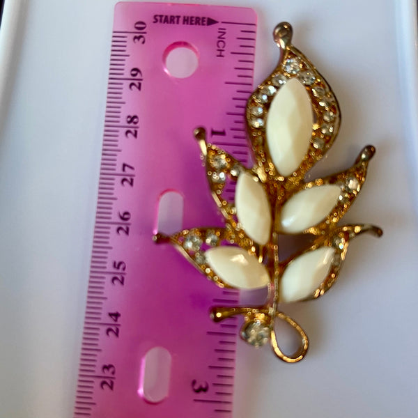 Vintage Unique Fall Crystal Leaf Brooch Womens Casual Fashion Pin