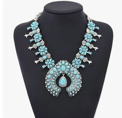 New Ladies Western Navajo Turquoise Or Howlite  Stone Statement Necklace and Earring Set